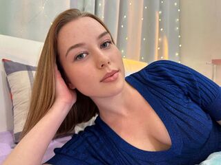 cam girl playing with vibrator VictoriaBriant