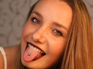 fingering girl cam picture BelleCox