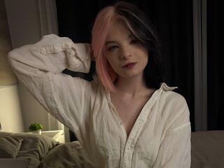 fingering girl chatroom ClaudineKrentz
