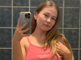 cam girl playing with dildo GlossyMonica