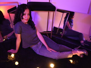 hot cam girl fingering KyaraLux