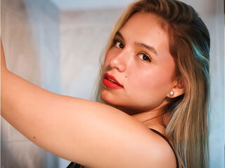 camgirl masturbating with dildo SusieJohns