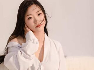 topless girl XuanJuan