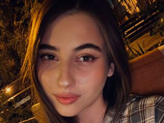 extrreme webcam picture LeiaFrost