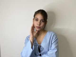 topless webcam girl AlishiaCowlin