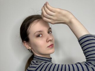 naughty camgirl masturbating with vibrator AlyseCluster