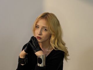 camgirl playing with sextoy AmeliaHatta