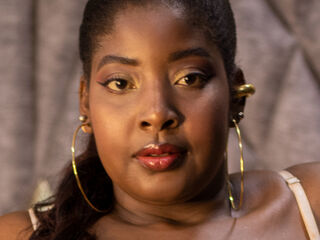 camwhore fingering shaved pussy AprilSterling