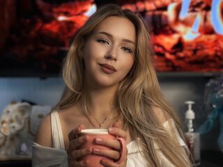 cam girl masturbating with vibrator AraCapell