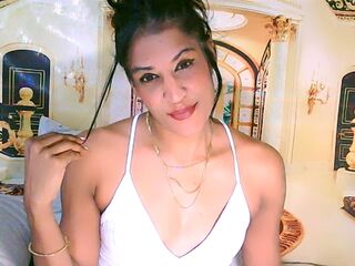 nude webcamgirl photo AzzyGreene