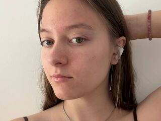 camslut spreading pussy BerthaPinkos