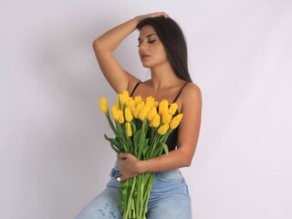camgirl playing with vibrator Caassandra
