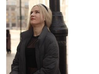 adult cam chat room CarinGoodwin