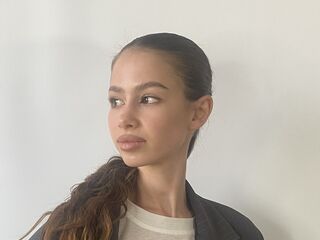 beautiful webcamgirl CarlynKernell