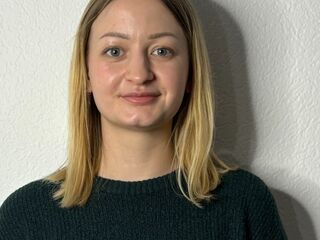 strip tease CarmeliaRihner