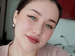 live webcam performer CharyBingg
