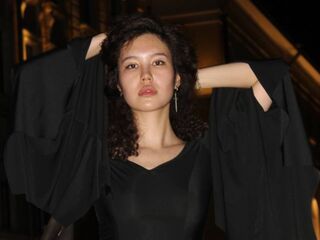 naughty cam girl fingering shaved pussy ClorindaNakagawa