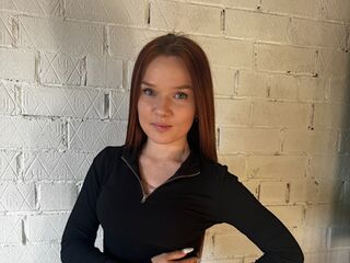 topless camgirl DavinaHislip
