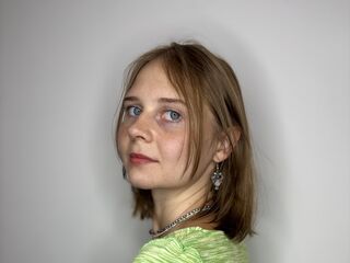 camwhore masturbating with dildo DenniseVerso