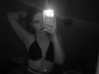 nude webcamgirl pic DoloresHuesing