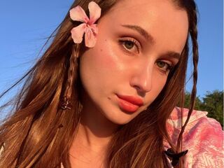 camslut fingering shaved pussy ElisaHeathe