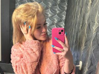 camslut fingering wet pussy ElizabethCamaro