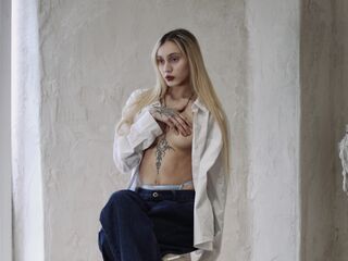 camwhore fingering shaved pussy EllieXeno