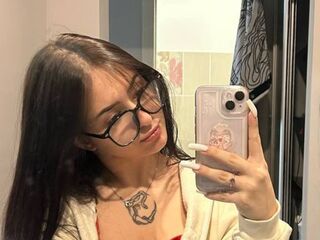 fingering camgirl EmilyMuw