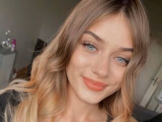 cam girl masturbating with sextoy IlonaBurret