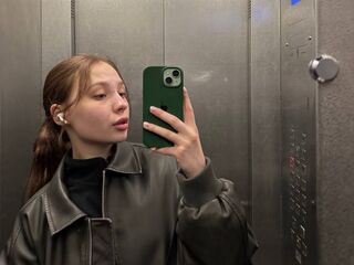 camgirl video chat JuneWood