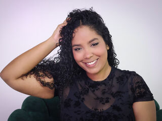 camgirl playing with vibrator KarlaMathews