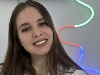 fingering webcamgirl KeiraAsti