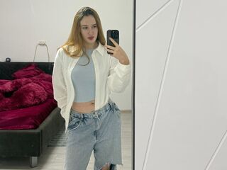 cam strip tease KellyLynn