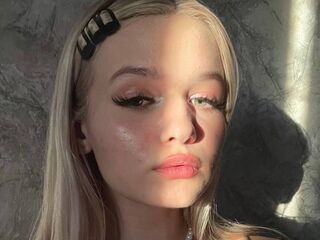 topless webcamgirl KianaStark