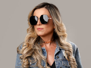 camgirl photo KiaraMoraes