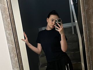 beautiful cam girl KiraBentley