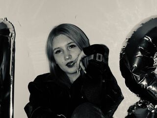 camwhore fingering shaved pussy LatishaWolfenden