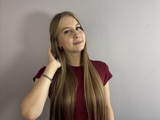 cam girl playing with vibrator LeolaHunkins