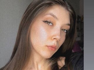 naked girl with webcam masturbating with dildo LienFlanders