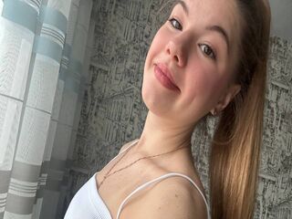 naked camgirl masturbating with vibrator LikaMoriss