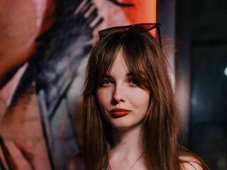 naked girl with webcam masturbating LisaDrake