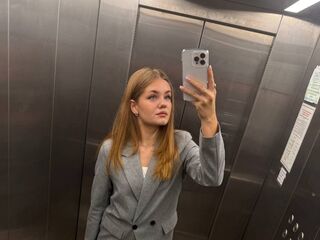 webcamgirl chatroom LizzieIacovino