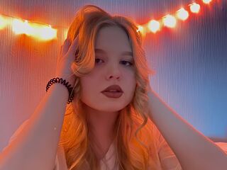 live webcam performer LunaReedy