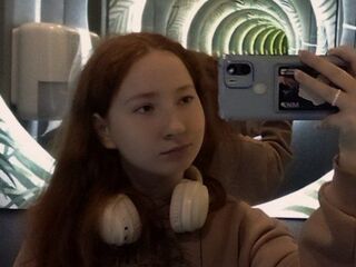 camgirl spreading pussy MadgeRemerez