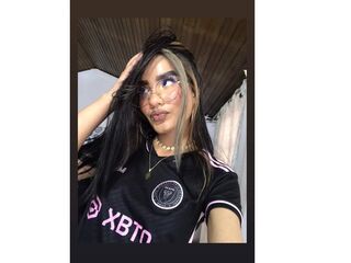 cam girl masturbating with dildo MadisonLeder