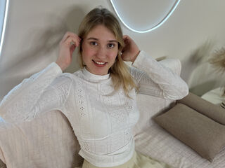 live cam show MaeGoreham