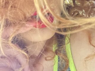 closeup MaggieRobin