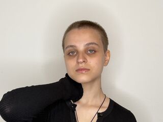 topless webcamgirl MargrettHussar