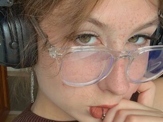 live webcam performer MayaYam