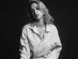 camslut topless MiaFoxis